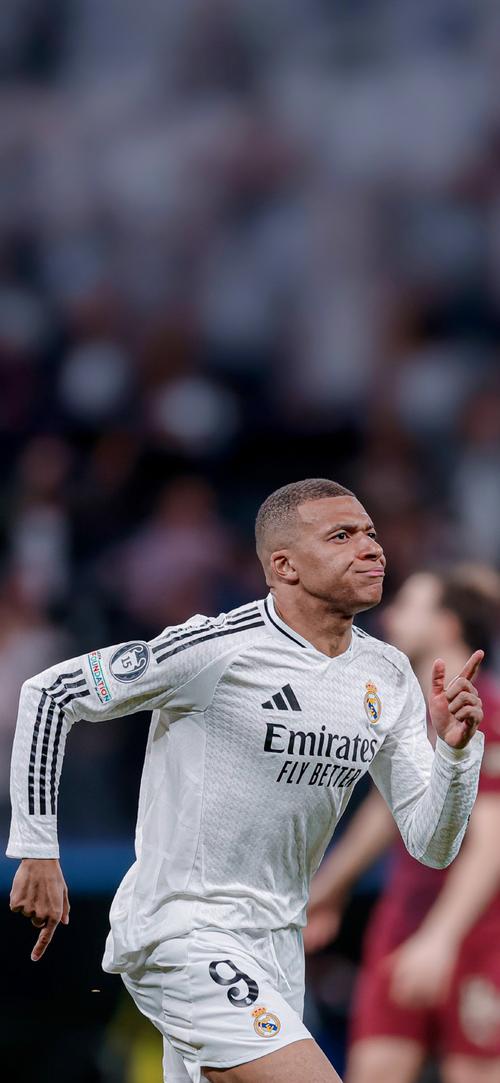 内马尔从中场跑回禁区开门球，结果队友直接开大脚让他无语