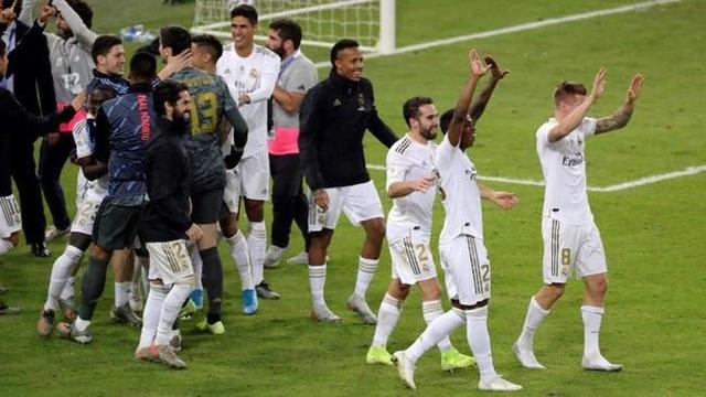 40岁魔笛仍不老！助米兰领跑意甲+连续10轮踢满全场